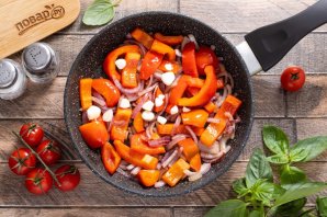 Рататуй с картошкой на сковороде Рататуй с картошкой на сковороде