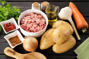 Тушеная картошка с фаршем