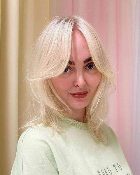 Стрижка Рэйчел из 90-х вернулась, и эти 20 примеров показывают как создать культовый образ