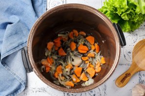 Куриные сердечки в мультиварке в сливках Куриные сердечки в мультиварке в сливках