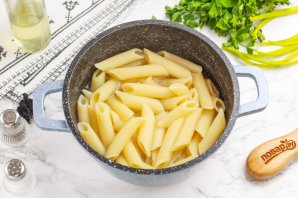 Макароны с сосисками на сковороде Макароны с сосисками на сковороде
