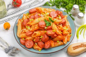 Макароны с сосисками на сковороде Макароны с сосисками на сковороде