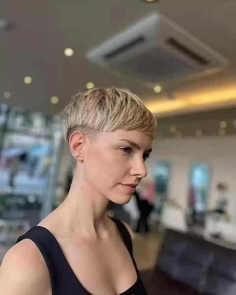 19 стрижек пикси из 90-х, которые вернулись, но в смелом современном виде 19 стрижек пикси из 90-х, которые вернулись, но в смелом современном виде