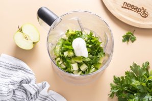 Сок с яблоком, петрушкой и сельдереем Сок с яблоком, петрушкой и сельдереем