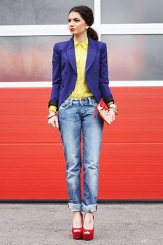 
С чем носить красные туфли
