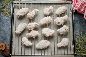 Запеченные куриные крылья в панировке Запеченные куриные крылья в панировке