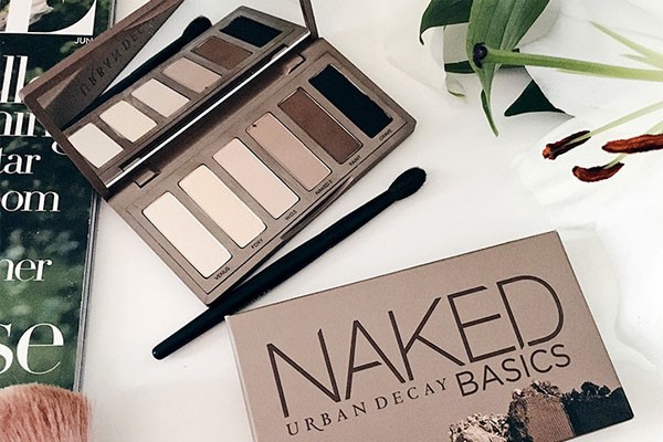 
Вариант дневного макияжа глаз с палеткой Naked
