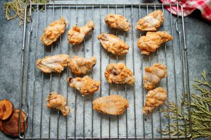 Запеченные куриные крылья в панировке Запеченные куриные крылья в панировке