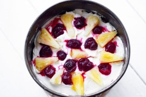 Торт с вишней и ананасом Торт с вишней и ананасом