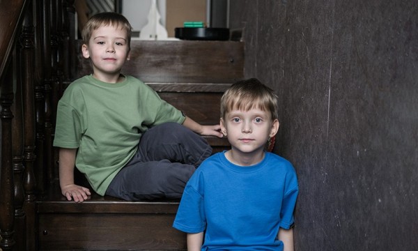 «Из четырех ног — три в гипсе», — шутят Дмитриевы. Они усыновили двоих детей со spina bifida
«Из четырех ног — три в гипсе», — шутят Дмитриевы. Они усыновили двоих детей со spina bifida