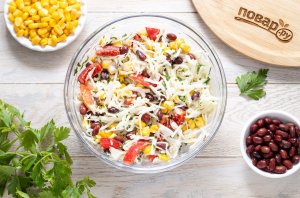 Салат с капустой, фасолью и кукурузой Салат с капустой, фасолью и кукурузой