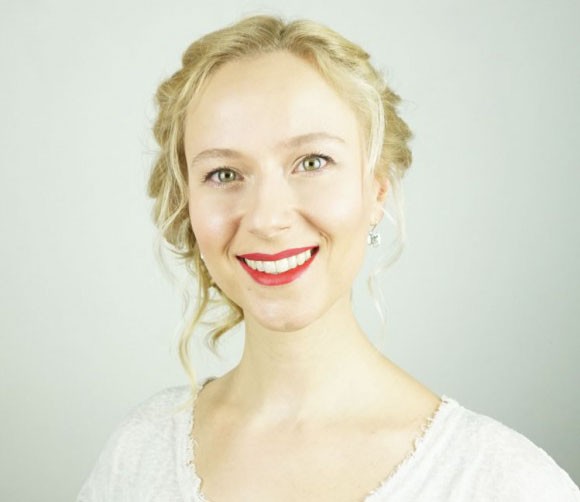 Простая праздничная прическа для средних волос
Простая праздничная прическа для средних волос