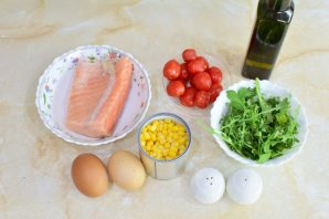 Салат с семгой и кукурузой Салат с семгой и кукурузой