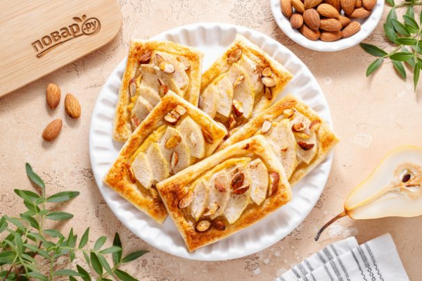 Слойки с грушами и орехами Слойки с грушами и орехами
