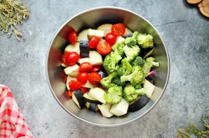 Овощное рагу с брокколи и баклажанами Овощное рагу с брокколи и баклажанами