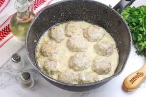 Ежики в сливочном соусе Ежики в сливочном соусе