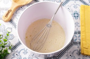 Шарлотка с яблоками в аэрогриле Шарлотка с яблоками в аэрогриле