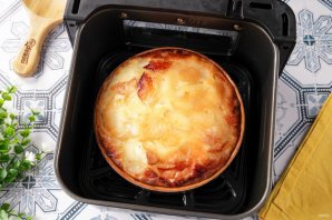 Шарлотка с яблоками в аэрогриле Шарлотка с яблоками в аэрогриле