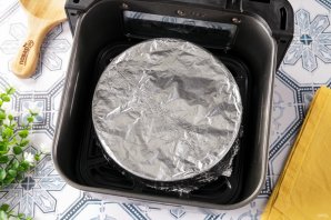 Шарлотка с яблоками в аэрогриле Шарлотка с яблоками в аэрогриле