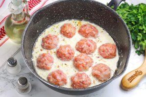 Ежики в сливочном соусе Ежики в сливочном соусе
