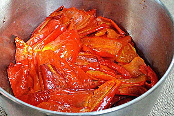 Острая закуска из болгарского перца
Острая закуска из болгарского перца