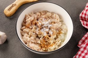 Куриные котлеты с хлебом