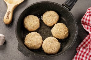 Куриные котлеты с хлебом