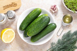 Огурцы с чесноком и укропом