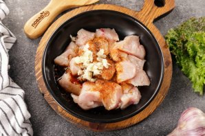 Куриная грудка, запеченная с картофелем Куриная грудка, запеченная с картофелем