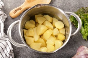 Куриная грудка, запеченная с картофелем Куриная грудка, запеченная с картофелем