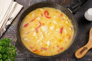 Фрикасе из курицы со сметаной