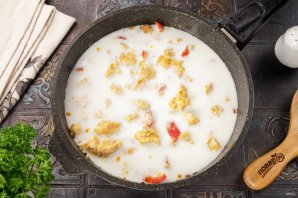Фрикасе из курицы со сметаной