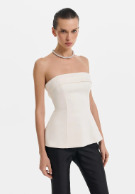 8 трендовых летних топов от Zara, которые сделают талию стройнее