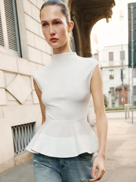 8 трендовых летних топов от Zara, которые сделают талию стройнее