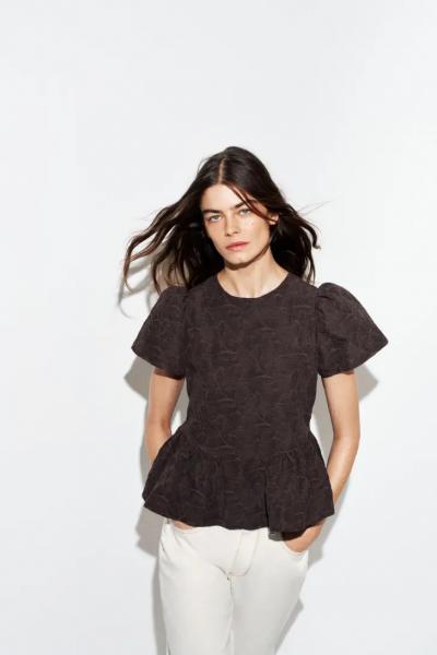 8 трендовых летних топов от Zara, которые сделают талию стройнее