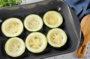 Кабачки с фаршем, чесноком и сыром Кабачки с фаршем, чесноком и сыром