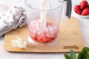Алкогольный коктейль в блендере Алкогольный коктейль в блендере
