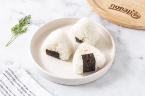 Онигири с огурцом Онигири с огурцом