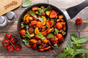 Рататуй с картошкой на сковороде Рататуй с картошкой на сковороде