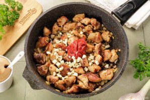 Гуляш с макаронами