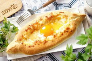 Аджарские хачапури "Лодочка" Аджарские хачапури "Лодочка"