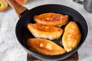 Пирожки с яблоками жареные
