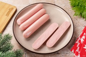 Закусочные "Змейки" из сосисок с помидорами и сыром Закусочные "Змейки" из сосисок с помидорами и сыром