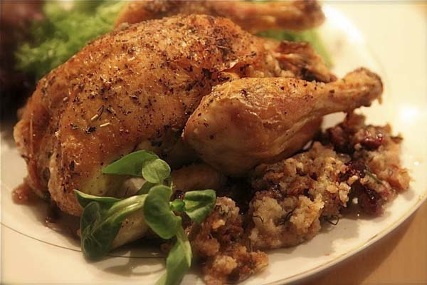
Фаршированная курица с рисом и кедровыми орешками
